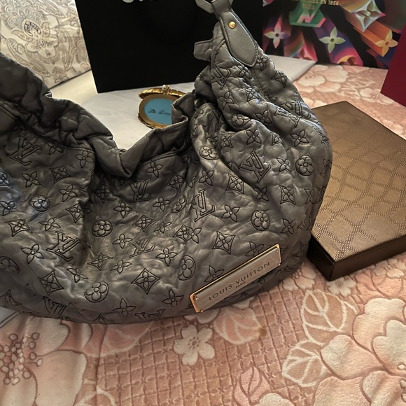 LOUIS VUITTON
Monogram Olympe Nimbus PM - Picture 7 of 13